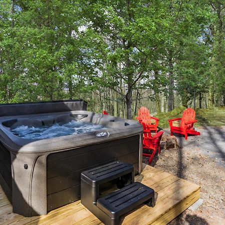 Amazing Views, Hot Tub, Fire Pit, Deck & Fireplace Inwood Екстер'єр фото