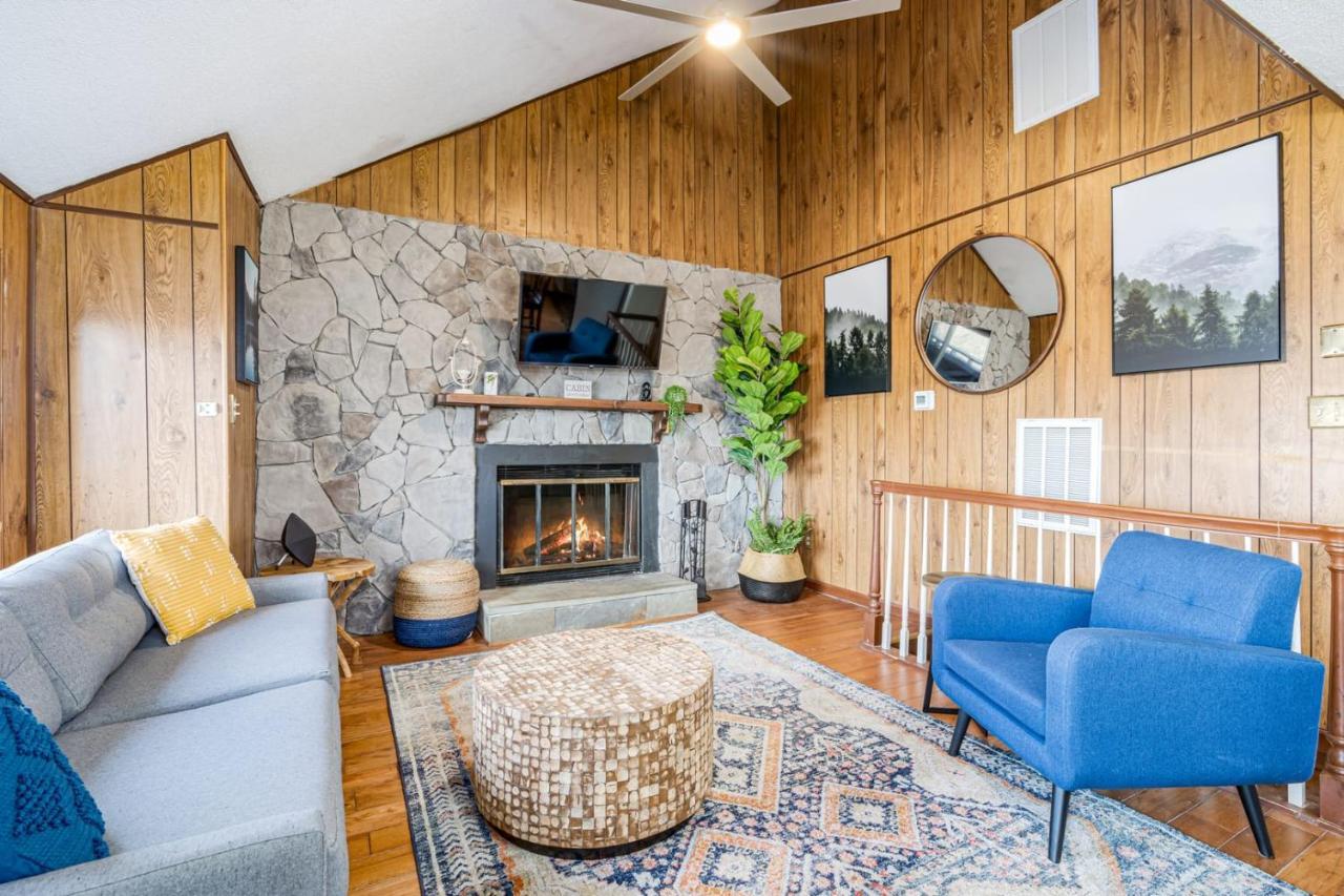 Amazing Views, Hot Tub, Fire Pit, Deck & Fireplace Inwood Екстер'єр фото