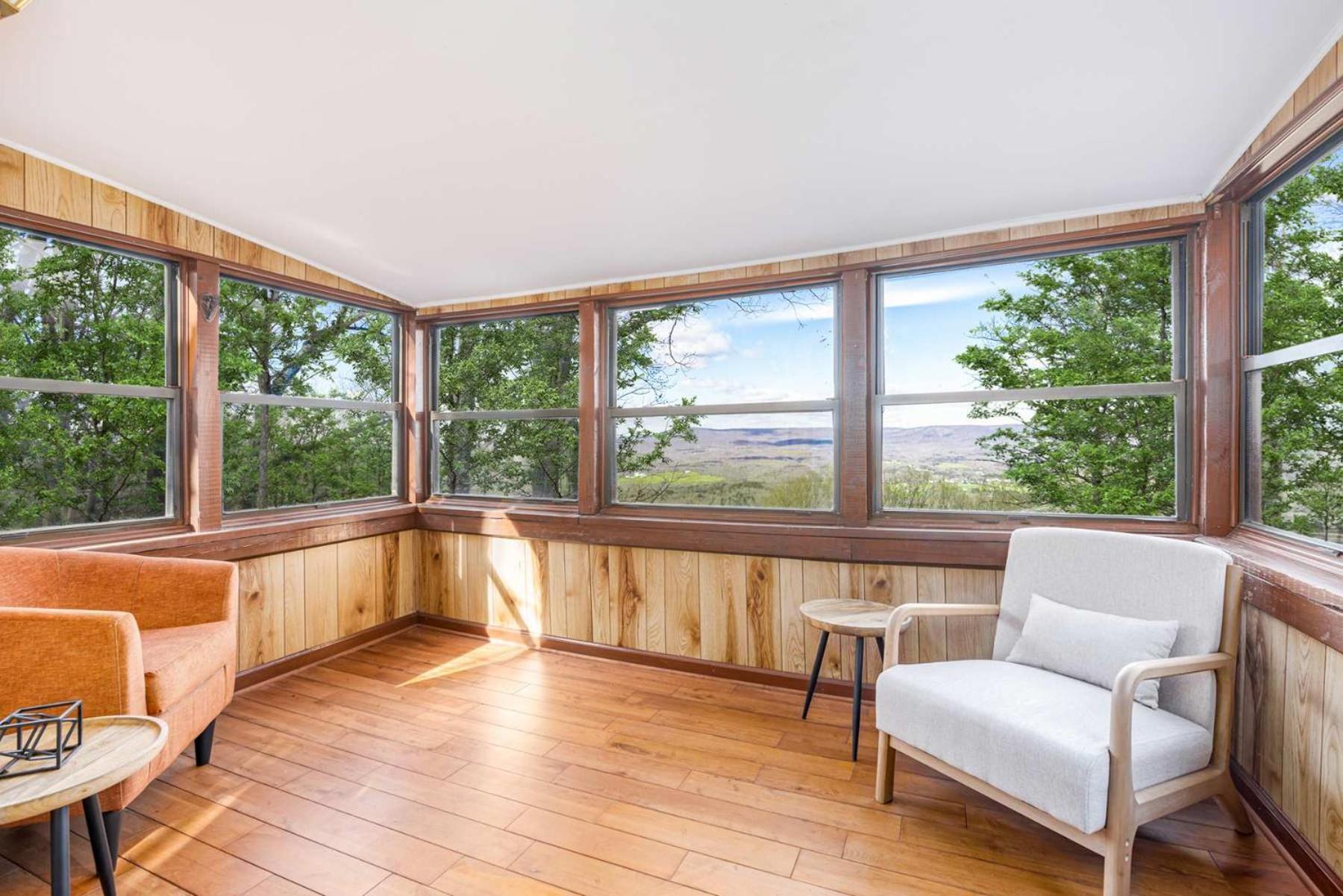 Amazing Views, Hot Tub, Fire Pit, Deck & Fireplace Inwood Екстер'єр фото